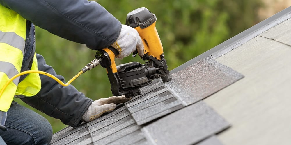 4 Signs To Call A Roofer